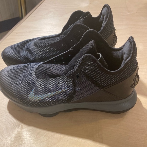 NIKE Sneakers size 9.5 (Needs Shoe Strings) (KU) - Picture 6 of 16